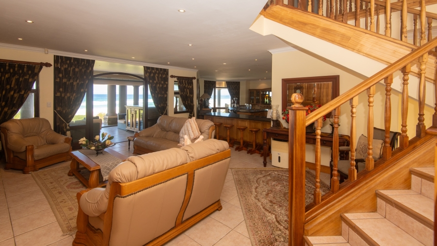 7 Bedroom Property for Sale in Outeniqua Strand Western Cape